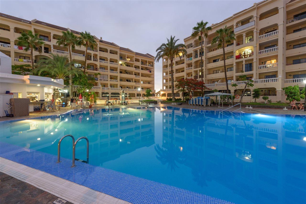 Castle Harbour Aparthotel Los Cristianos  Exterior photo