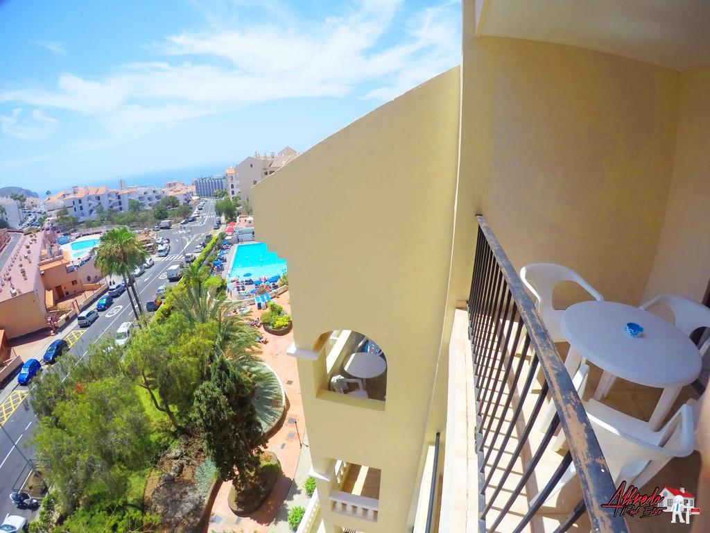 Castle Harbour Aparthotel Los Cristianos  Exterior photo