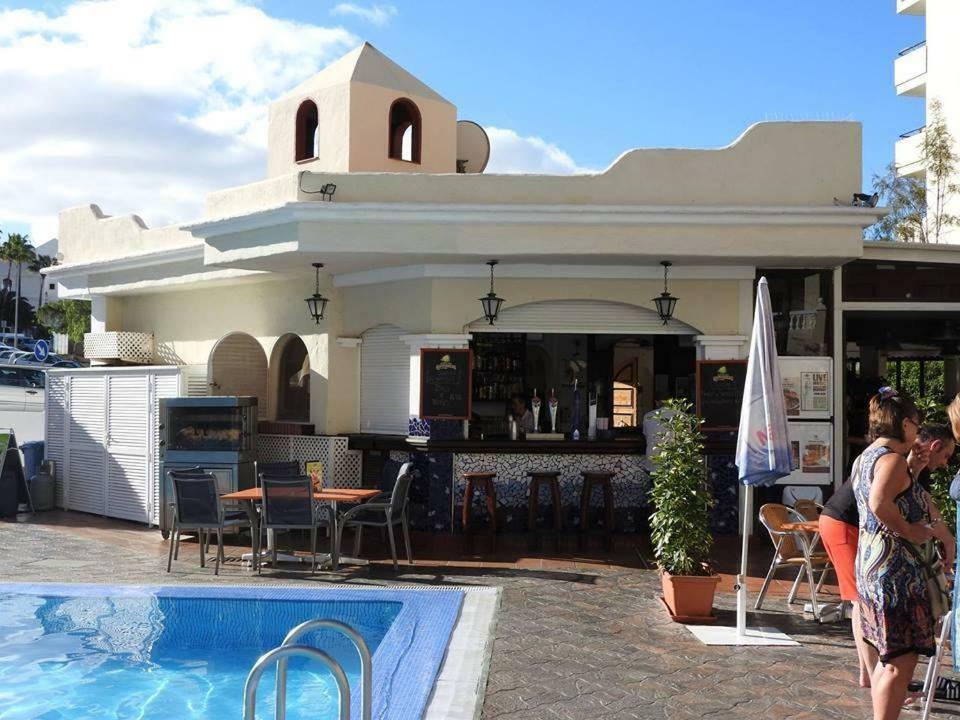 Castle Harbour Aparthotel Los Cristianos  Exterior photo